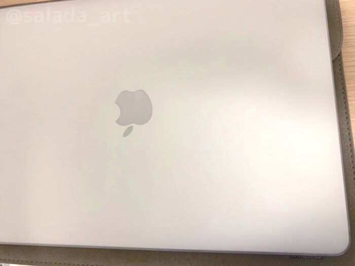 パソコン保護カバーを付けたMacBook Air M1